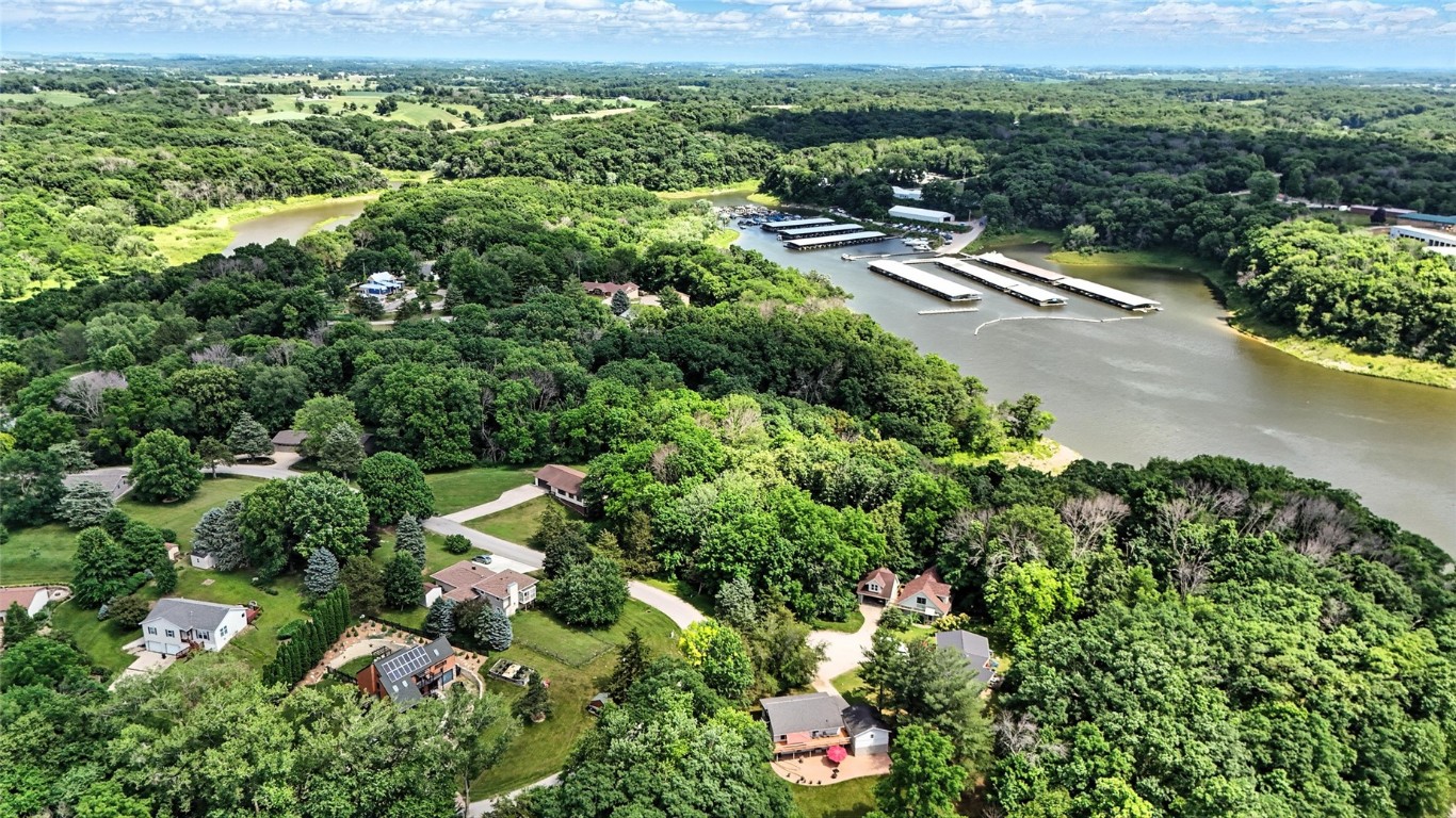 2771 Lake View NE Solon IA 52333