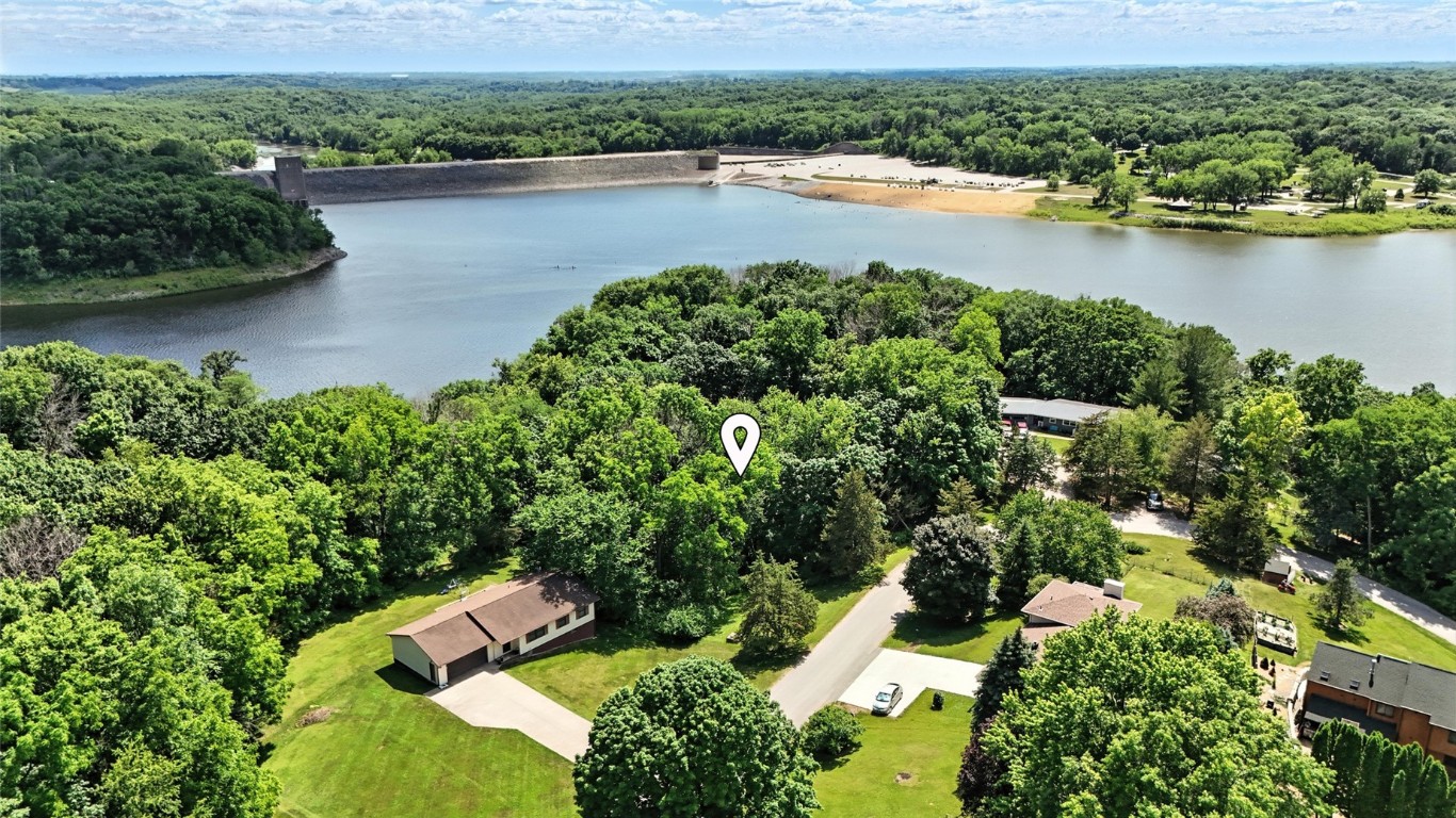 2771 Lake View NE Solon IA 52333