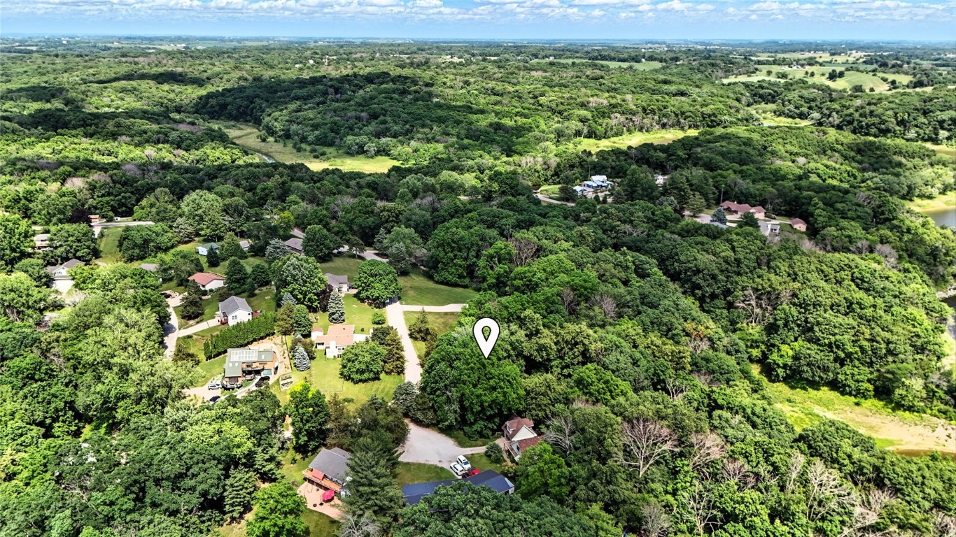 2771 Lake View NE Solon IA 52333
