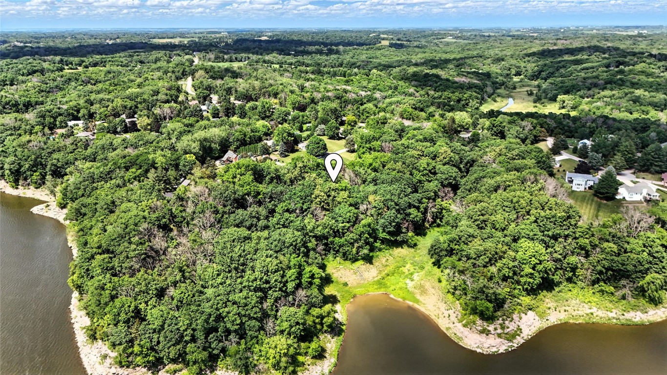2771 Lake View NE Solon IA 52333