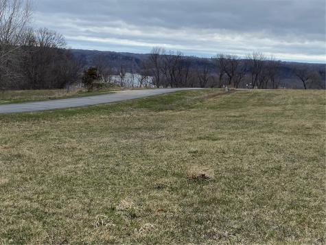 344 S Ridge Drive Guttenberg IA 52052