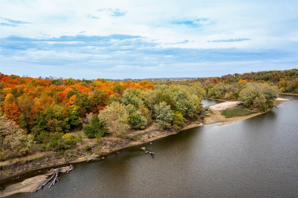 757 Palisades Access Road Ely IA 52227