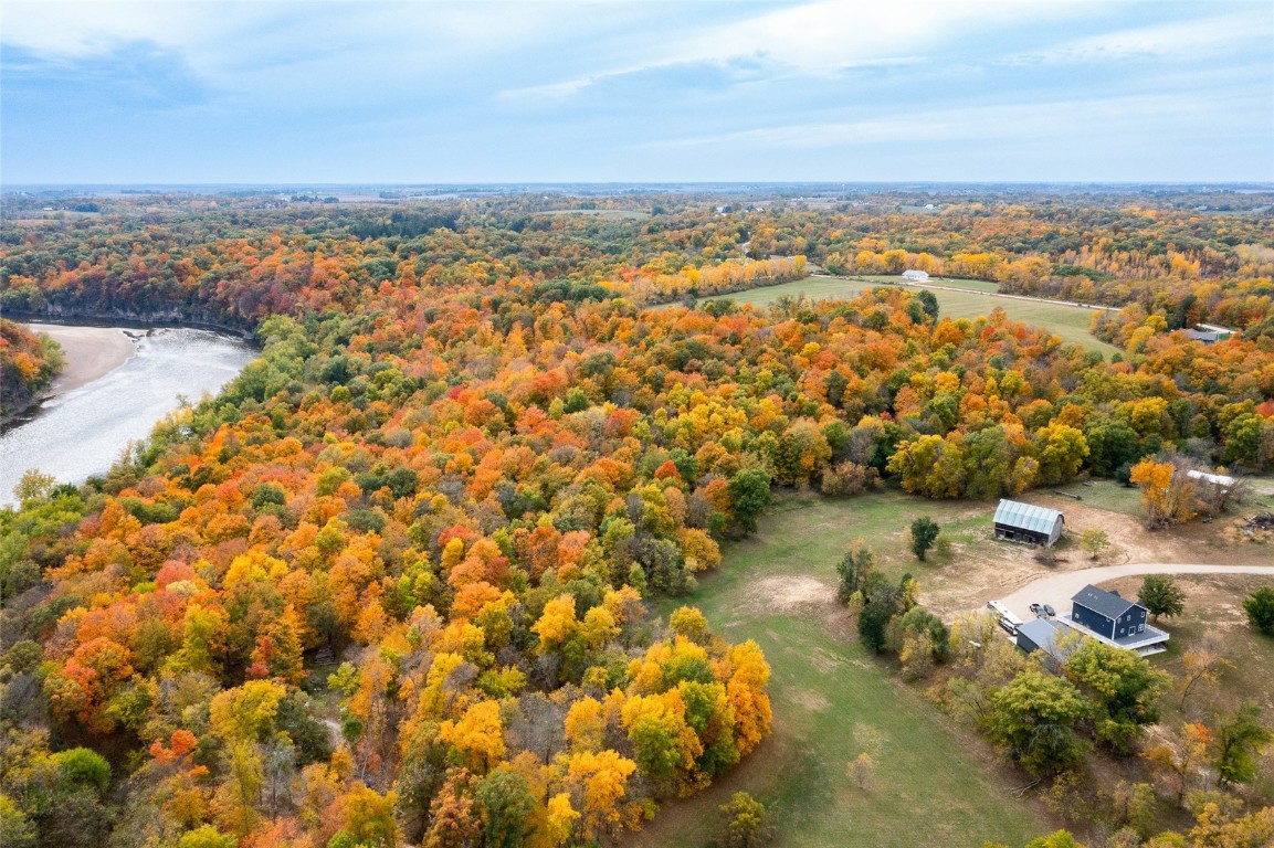 757 Palisades Access Road Ely IA 52227