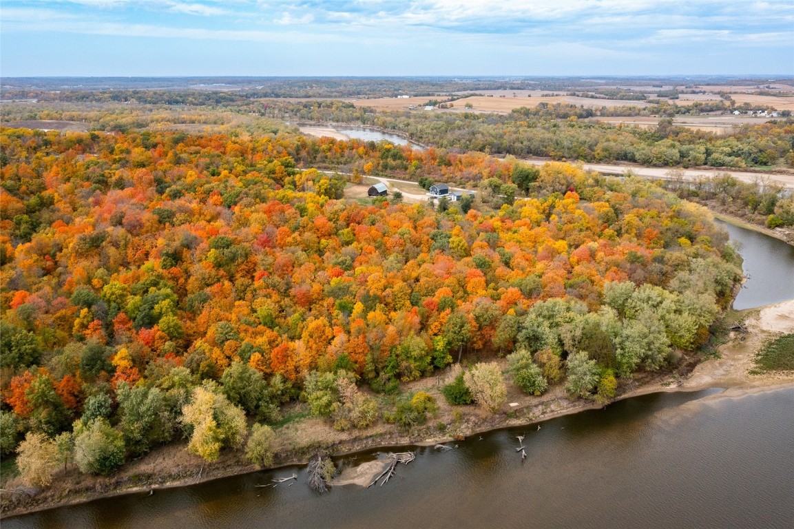757 Palisades Access Road Ely IA 52227