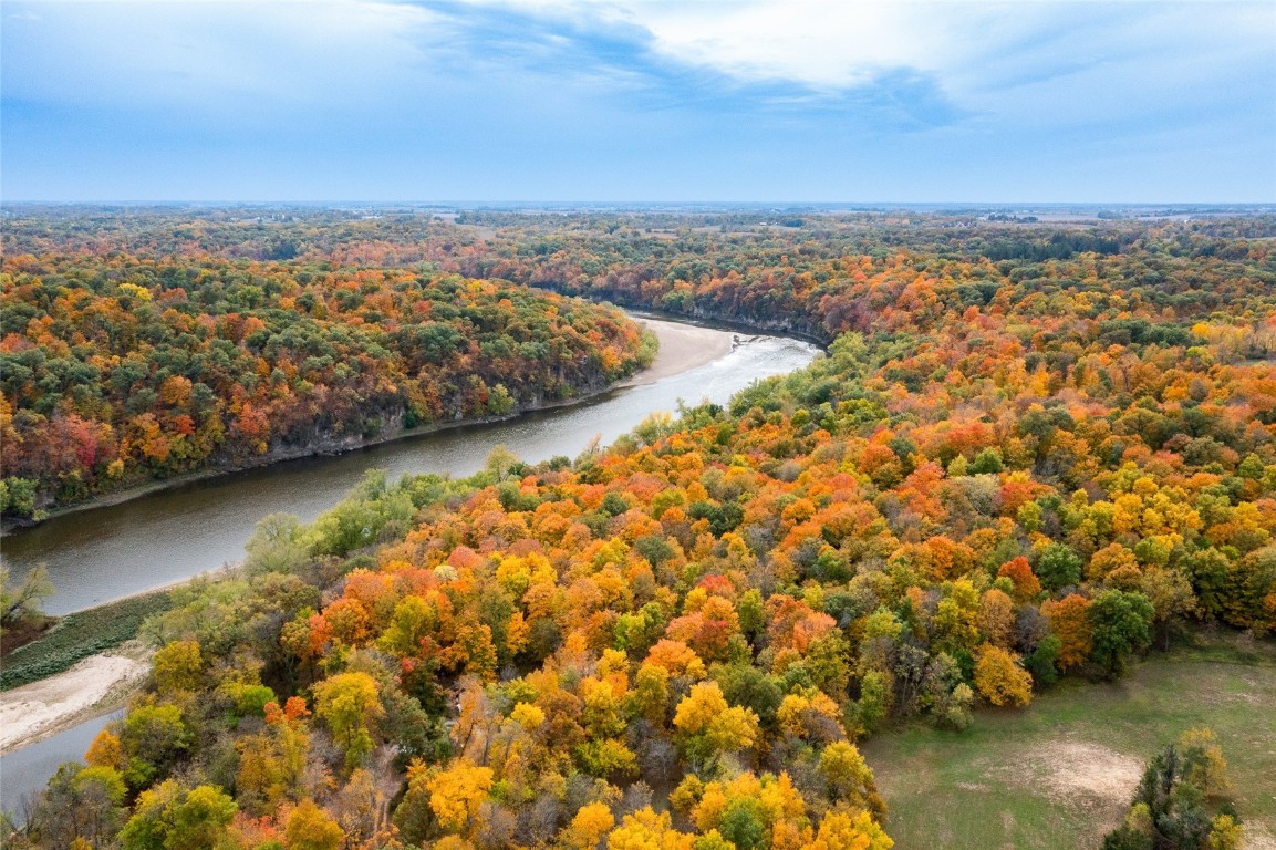 757 Palisades Access Road Ely IA 52227