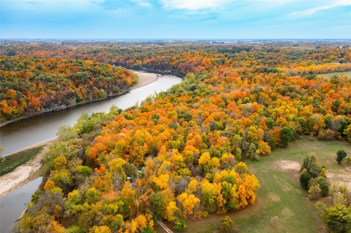 757 Palisades Access Road Ely IA 52227