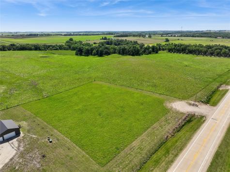 3338 Troy Mills Boulevard Coggon IA 52218