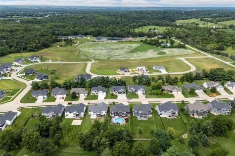 3678 Mclain Way Hiawatha IA 52233