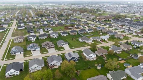 Robinwood Lane Marion IA 52302