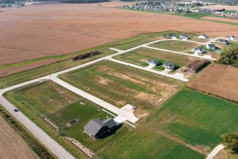 3361 Village Way Robins IA 52328