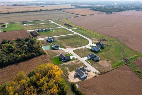 3361 Village Way Robins IA 52328
