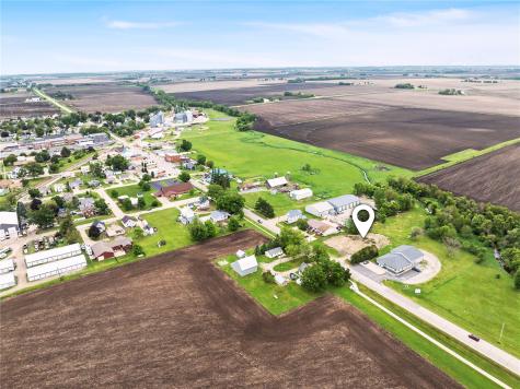 410 S Main Avenue Alburnett IA 52202