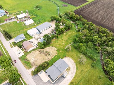 410 S Main Avenue Alburnett IA 52202