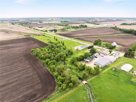410 S Main Avenue Alburnett IA 52202