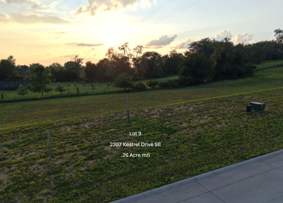 2307 Kestrel Drive SE Cedar Rapids IA 52403