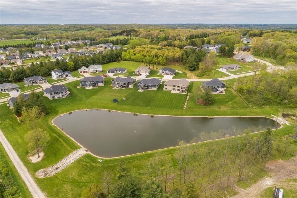 3055 Forrest Hill Court Hiawatha IA 52233