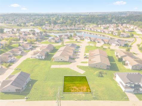 7056/7058 Waterview Drive SW Cedar Rapids IA 52404