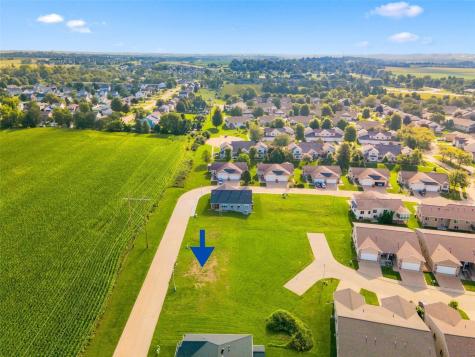 7056/7058 Waterview Drive SW Cedar Rapids IA 52404