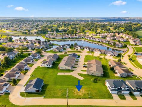 7056/7058 Waterview Drive SW Cedar Rapids IA 52404