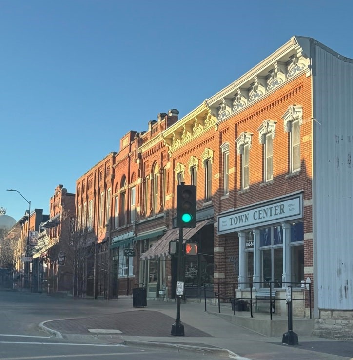 406 16th Place SW Mt Vernon IA 52314