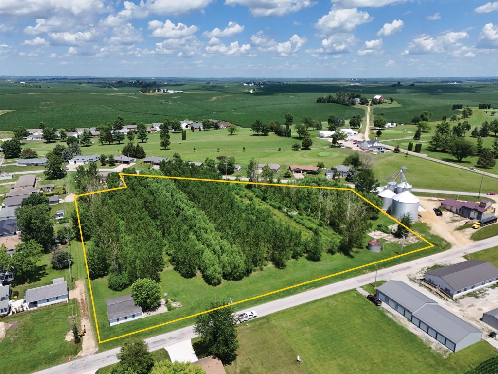 98 1st Street Lowden IA 52255