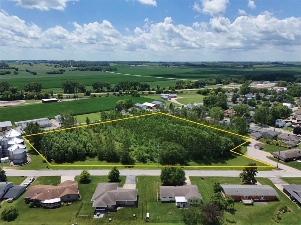 98 1st Street Lowden IA 52255