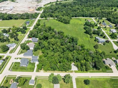 Maple Street Robins IA 52328
