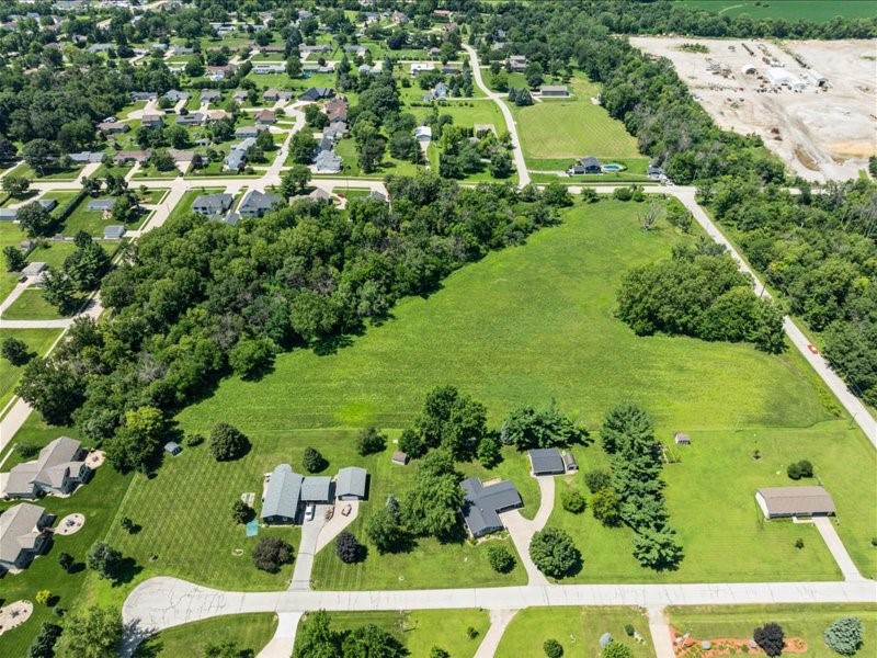 Maple Street Robins IA 52328