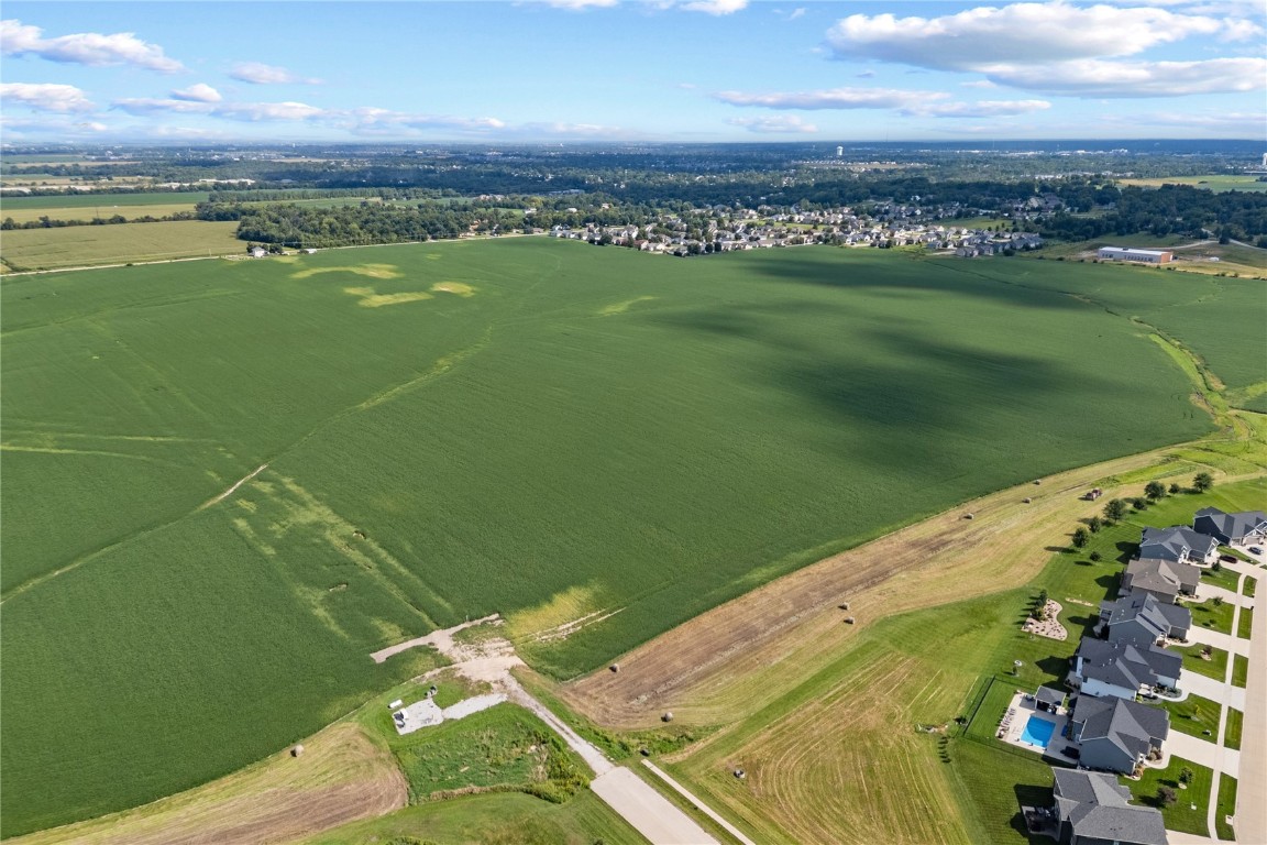 39.69 Acres M/l N Center Point Road Robins IA 52328