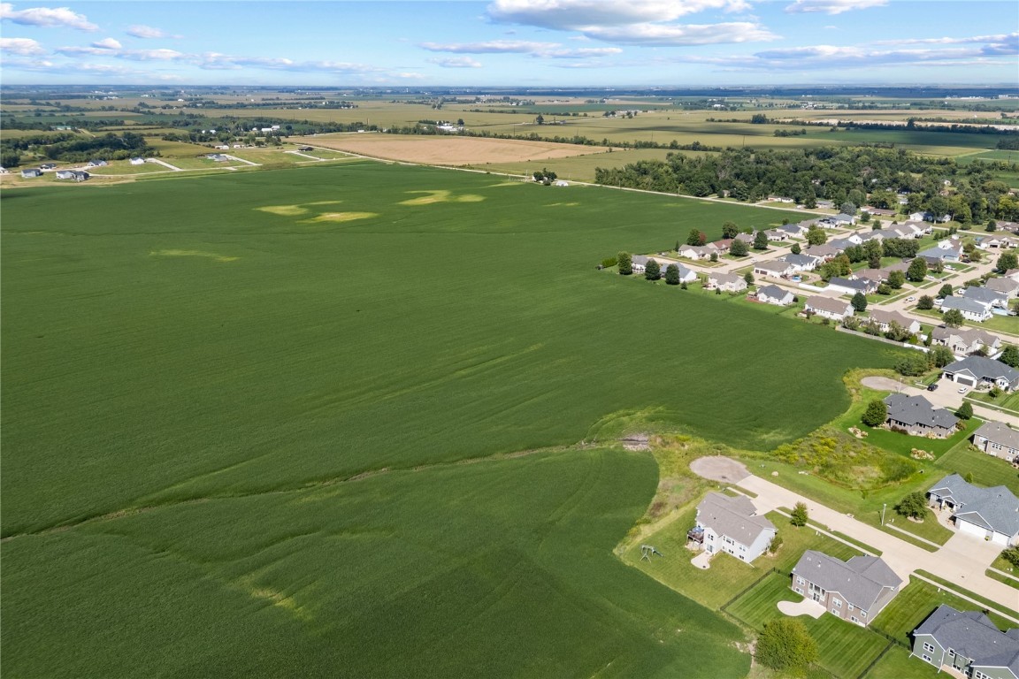 39.69 Acres M/l N Center Point Road Robins IA 52328