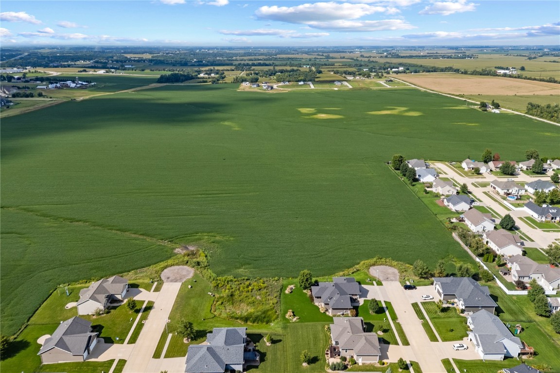 39.69 Acres M/l N Center Point Road Robins IA 52328