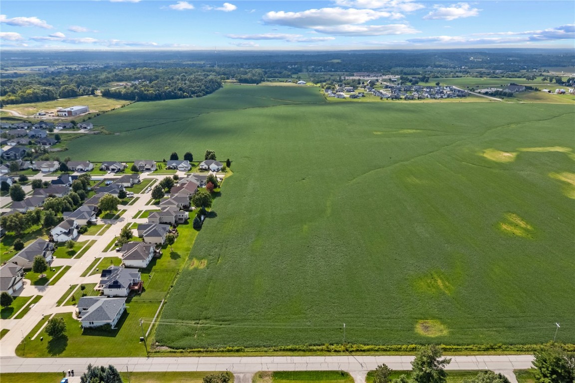 39.69 Acres M/l N Center Point Road Robins IA 52328