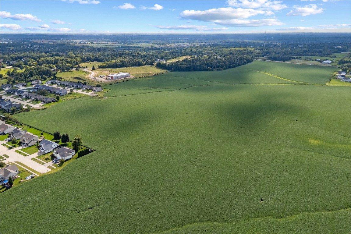 39.69 Acres M/l N Center Point Road Robins IA 52328