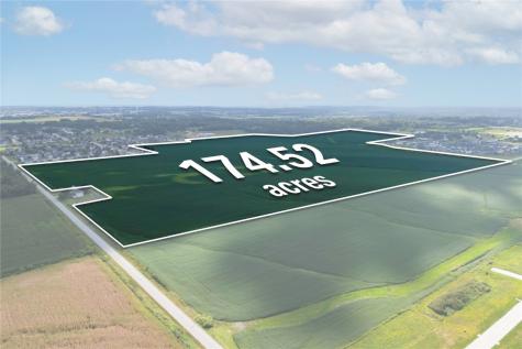 39.69 Acres M/l N Center Point Road Robins IA 52328