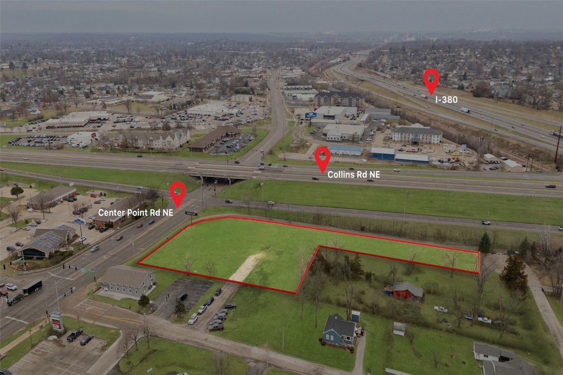 5015 Center Point Road NE Cedar Rapids IA 52402