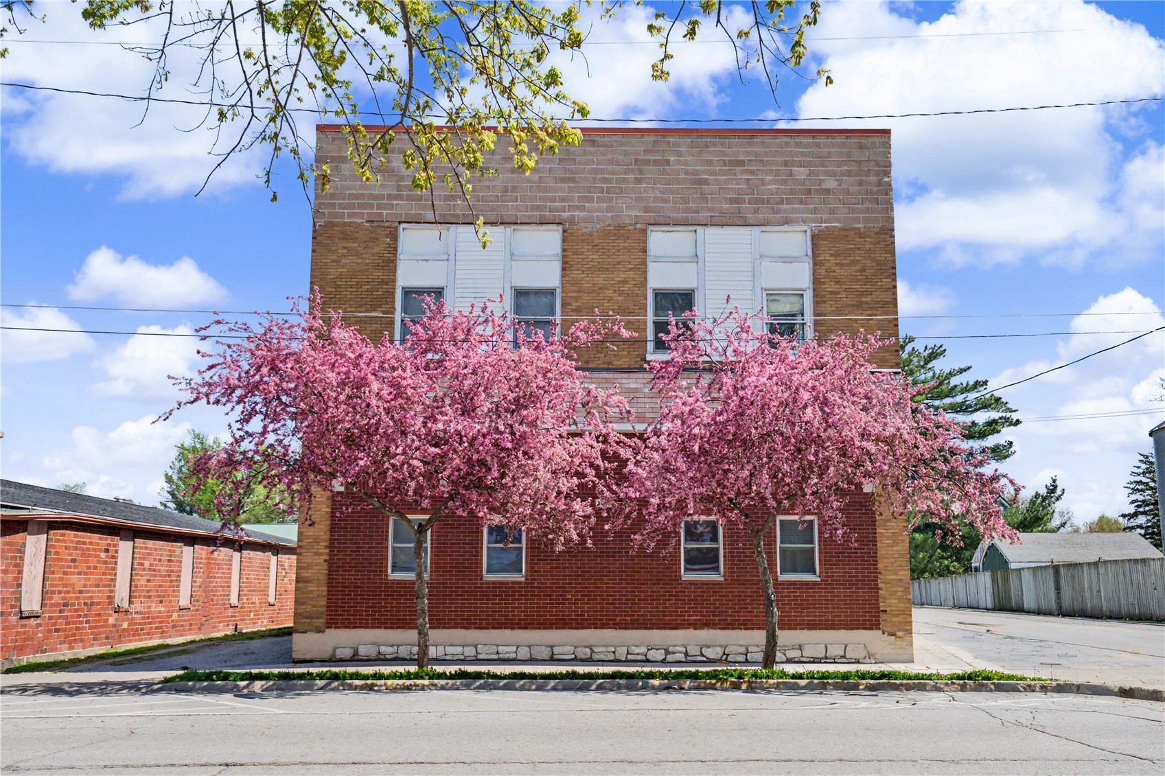 230 S Dubuque Street Solon IA 52333