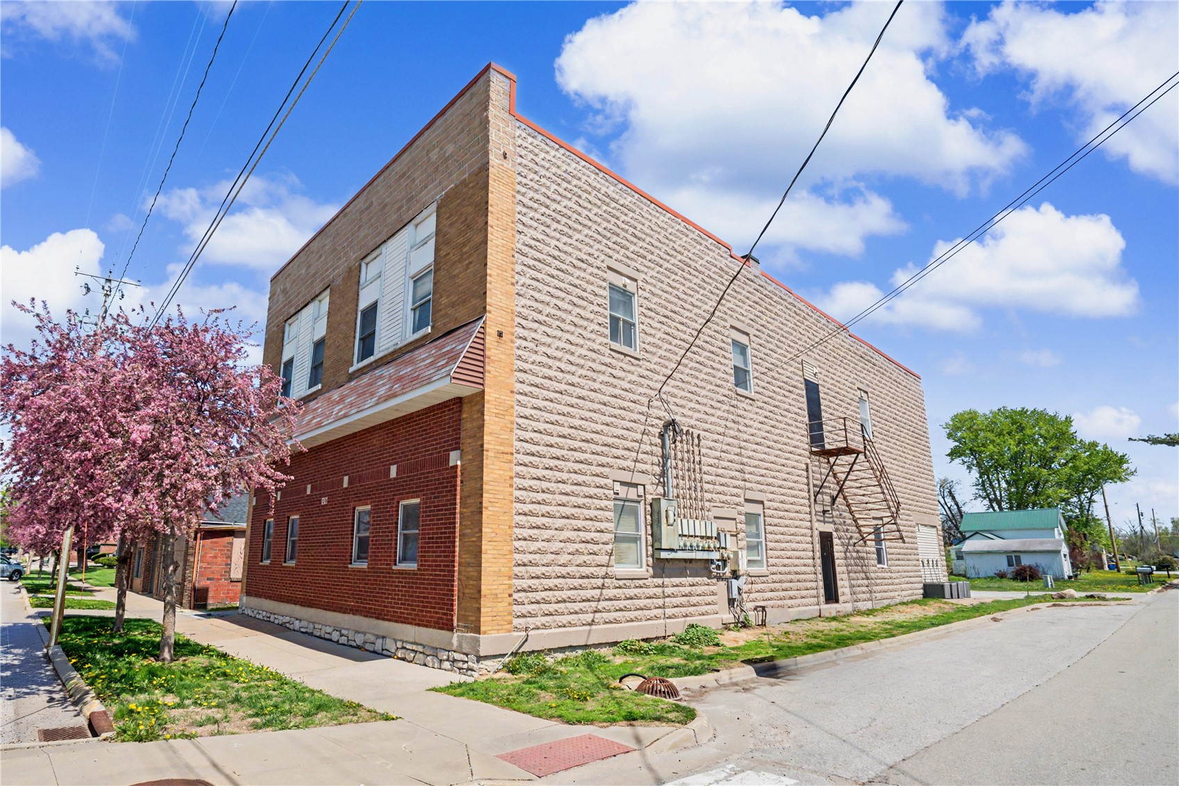230 S Dubuque Street Solon IA 52333