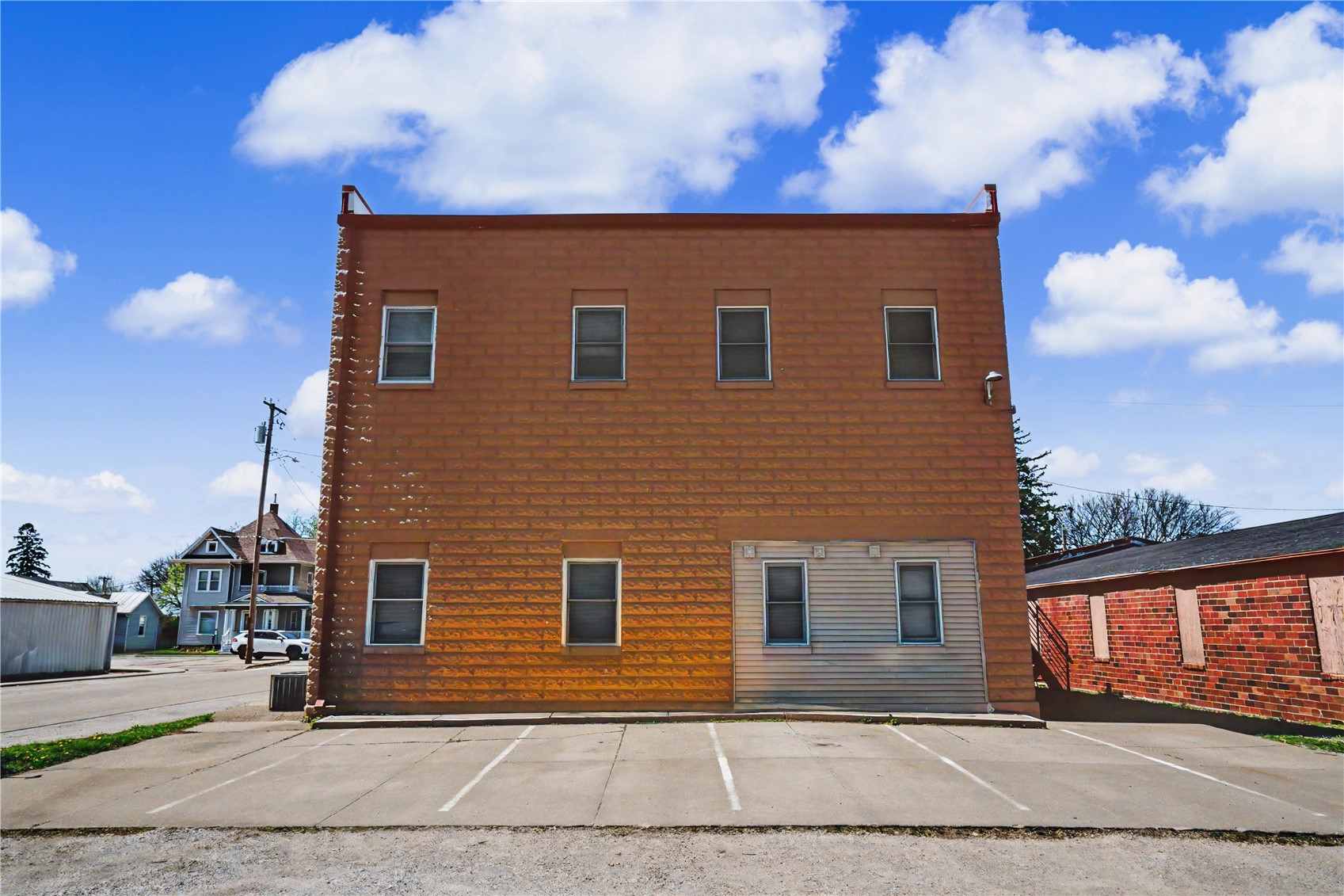 230 S Dubuque Street Solon IA 52333
