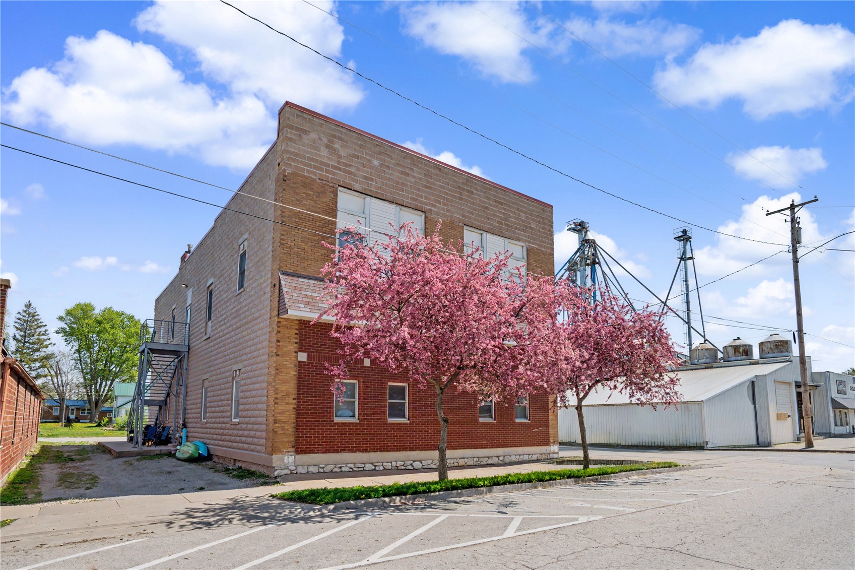 230 S Dubuque Street Solon IA 52333