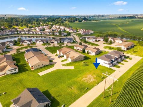 7064/7066 Waterview Drive SW Cedar Rapids IA 52404