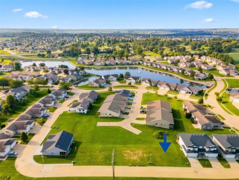 7064/7066 Waterview Drive SW Cedar Rapids IA 52404