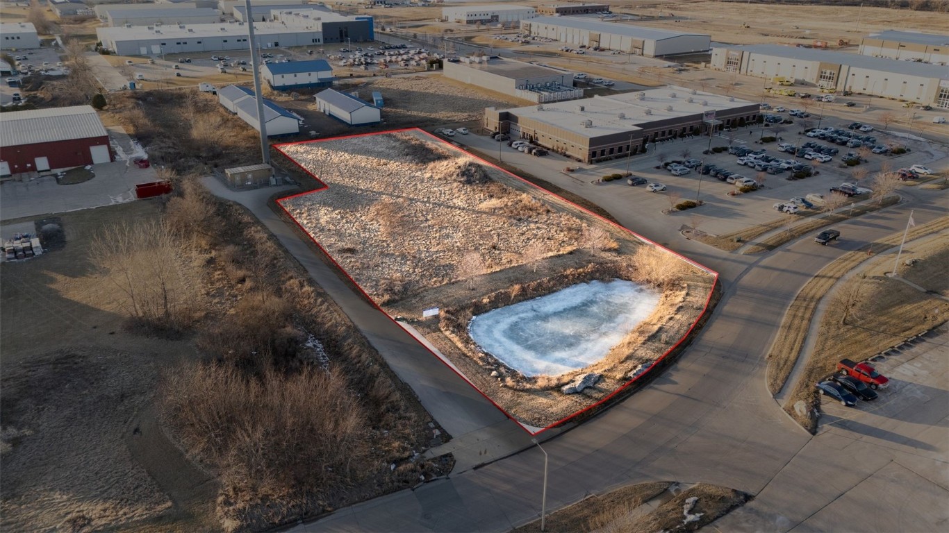 1530 Hawkeye Drive Hiawatha IA 52233