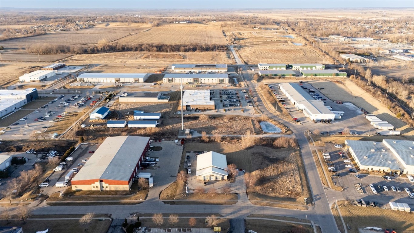 1530 Hawkeye Drive Hiawatha IA 52233