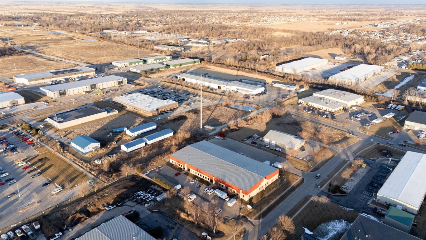1530 Hawkeye Drive Hiawatha IA 52233