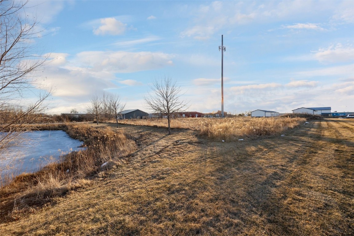 1530 Hawkeye Drive Hiawatha IA 52233