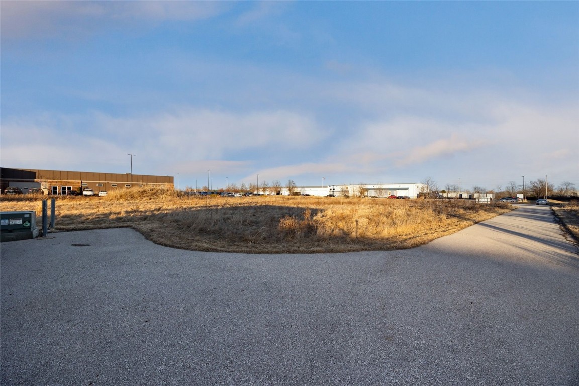 1530 Hawkeye Drive Hiawatha IA 52233