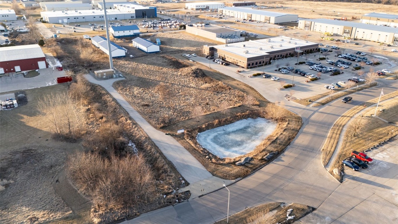 1530 Hawkeye Drive Hiawatha IA 52233