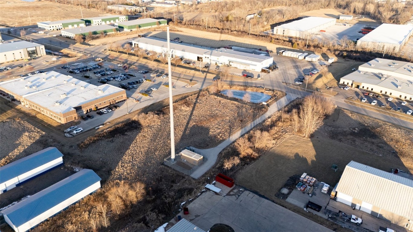 1530 Hawkeye Drive Hiawatha IA 52233