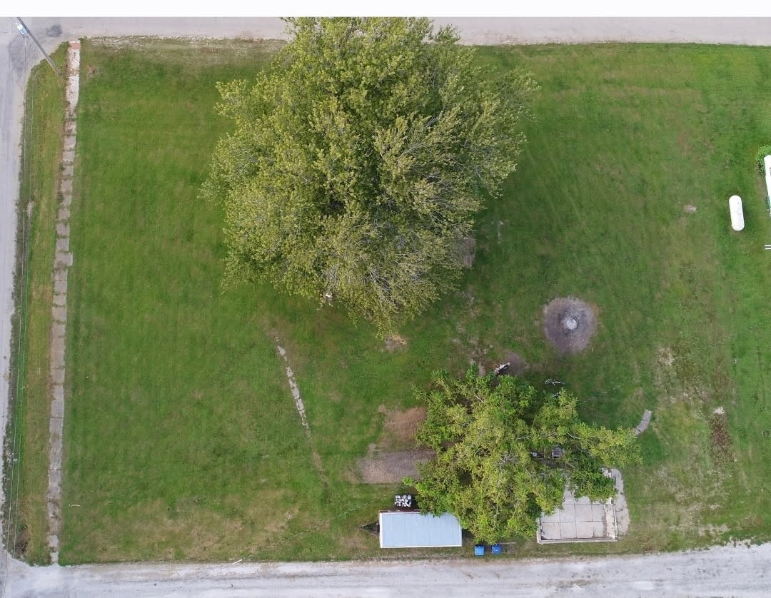 307/311 W Webster W Wyoming IA 52362