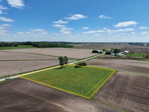 898 Henik Road Mt Vernon IA 52314